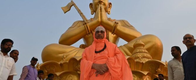 His Holiness Jagadguru Sri Shivarathri Deshikendra Mahaswamiji visited the Statue of Equality (Ramanuja Statue) at Muchintal, Hyderabad.