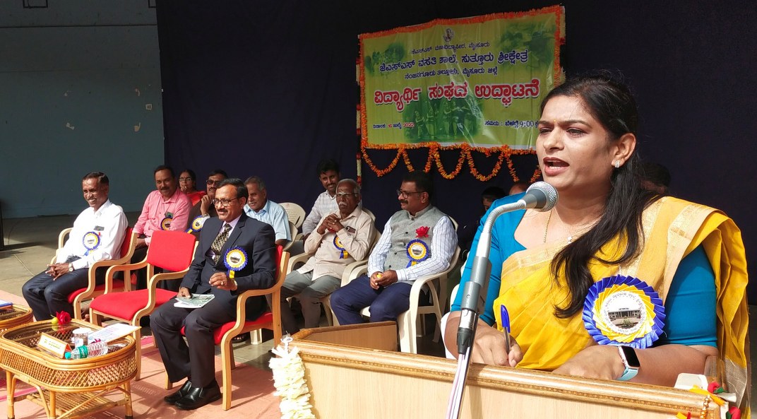 Smt. H.S. Bindya, District Officer, Backward Castes' Welfare Department, Mysuru, addressed the students after inaugurating the Students Association at the JSS Residential School, in Suttur. Dr. Rudramurthy, Asst. Prof. (Retd.), SJCE, Mysuru and Heads of various departments of the JSS Residential School, Suttur, are seen in the picture.