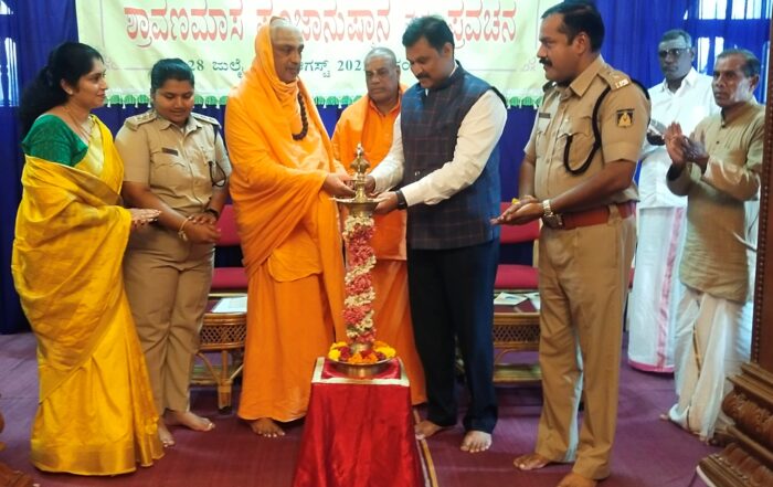 The annual Shraavana Maasa discourse program held at the Suttur Srikshetra commenced in the divine presence of Sri Shivarathri Deshikendra Mahaswamiji. Mysuru District Additional Deputy Commissioner Dr. B.S. Manjunathaswamy inaugurated the program. Smt. Varsha Shivakumar, Smt. Priyadarshini Sanekoppa, Sha. Bra. Shri Sambasadashiva Swamiji, Chamarajanagara DySP Sri T.P. Shivakumar, Sri D.M. Siddalingaswamy and Prof. H.B. Devanna are seen in the picture.