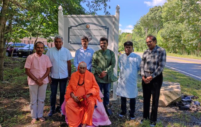 HH Jagadguru Sri Shivarathri Deshikendra Mahaswamiji in USA