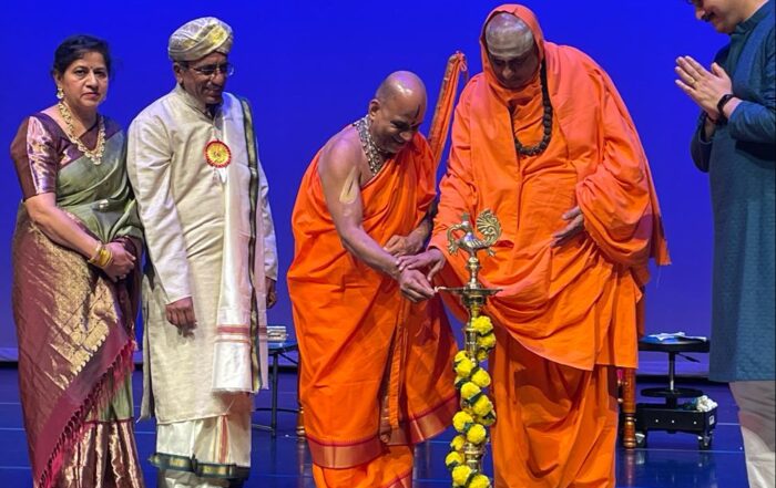 His Holiness Jagadguru Sri Shivarathri Deshikendra Mahaswamiji and Pontiff of the Udupi Puttige Math lighting the lamp to inaugurate the Golden Jubilee celebration of the Vidyaranya Kannada Federation, at a program held at Chicago, USA, on September 17. Sri Asha Gurudatt, Sri Srinivas Bhat and Sri Rajesh Krishnan are seen in the picture.