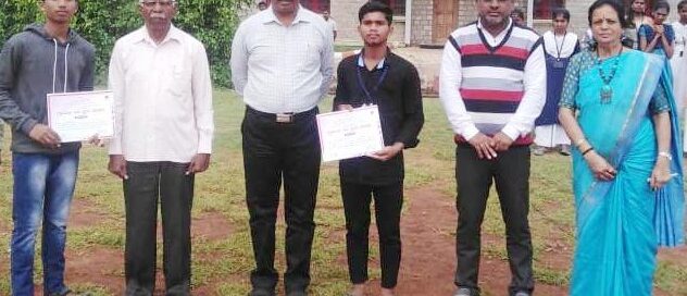 Manjunath, Omprakash Mehato, students of the JSS High School, Suttur, participated in the district-level rural IT Quiz 2022 competitions organized by the Department of Public Instructions, Mysore and won. They have been selected to participate in the Divisional-level competition. Headmaster and trainer of the school are seen with the winners, in this picture.