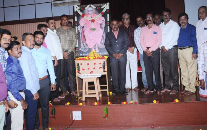 Guruvdandana by the alumni of the JSS TCH College, Suttur