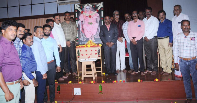 Guruvdandana by the alumni of the JSS TCH College, Suttur