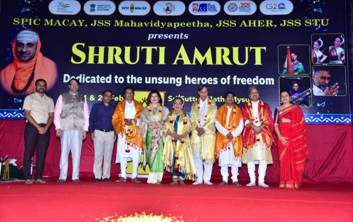 SHRUTI AMRUTH presented by SPIC MACAY, JSS Mahavidyapeetha, JSS AHER and JSS STU was held at Sri Suttur Math on 24th Feb 2023. On the Day -1 of Shruti Amruth, Smt. Sunanda Sharma, Hindustani Vocalist and Smt. Madhavi Mudgal, a renowned Odissi exponent graced the evening with exemplary performances. The event was inaugurated by Sri Mysore Manjunath, Renowned Violinist, Dr C G Betsurmath, Executive Secretary, JSSMVP, Sri R Mahesh, DME, JSSMVP and Dr B Manjunath, Registrar, JSSAHER.