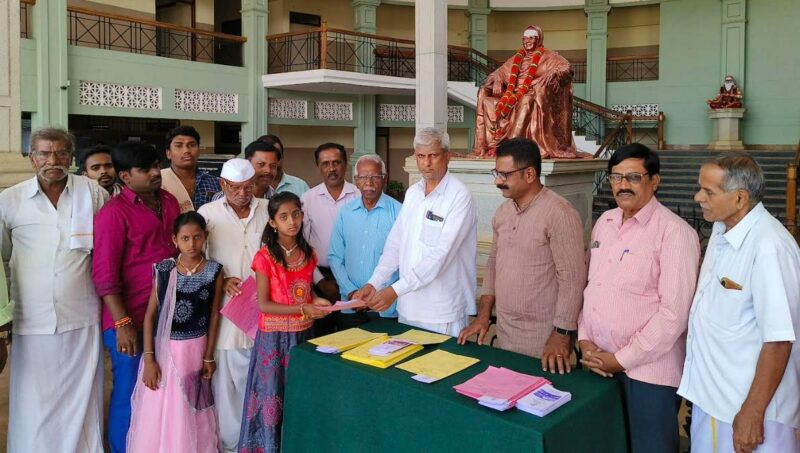 Distribution of applications for admission to the JSS Free Residential School, Suttur commenced
