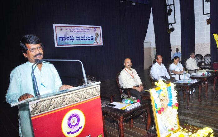 JSS College of Arts, Commerce and Science Pays Tribute to Mahatma Gandhi and Lal Bahadur Shastri